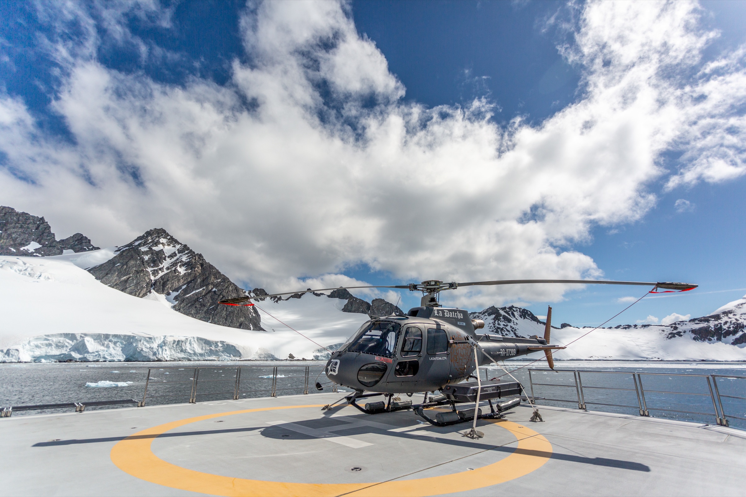 La Datcha helicopter on deck
