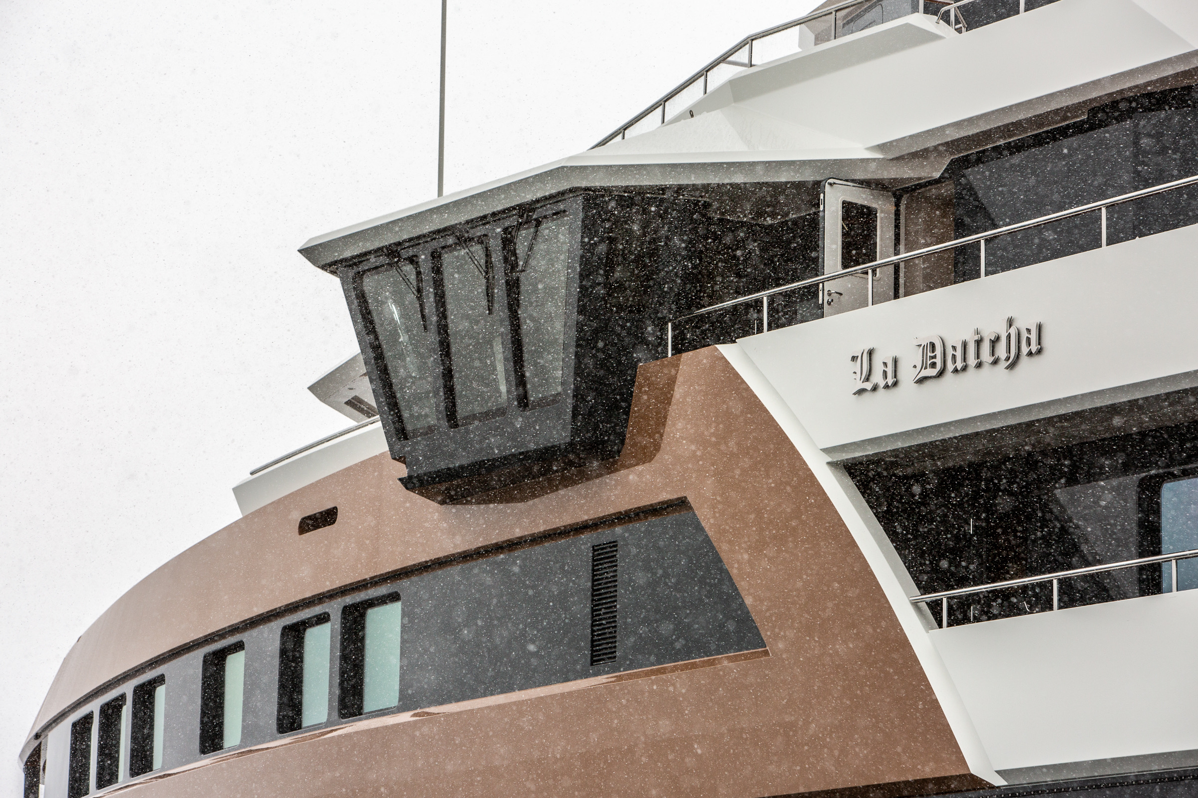 La Datcha nameplate in falling snow